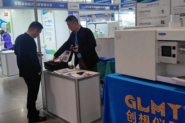 为嘉宾介绍我司产品 为嘉宾介绍我司产品